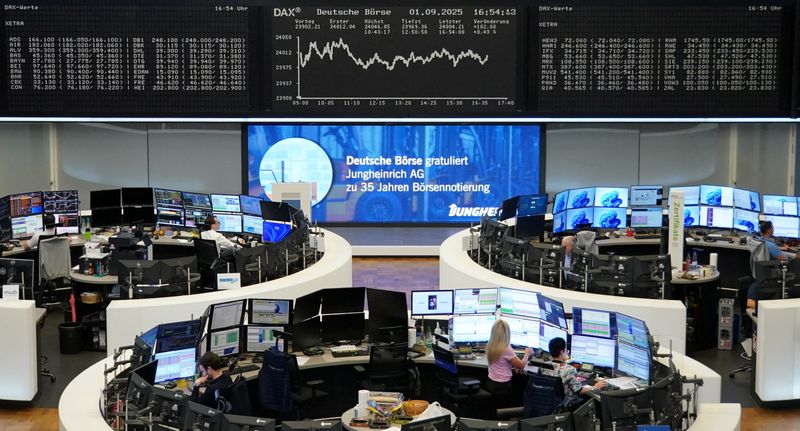 European shares edge higher as bond selloff stabilizes ahead of US data