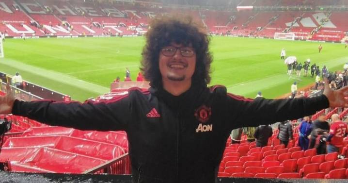 Fan del Manchester United lleva un año sin cortarse el cabello por culpa de su equipo
