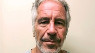 “No hay información creíble” de que Epstein traficara con mujeres