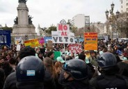 Masivas manifestaciones en Argentina; Milei cita a reunión urgente