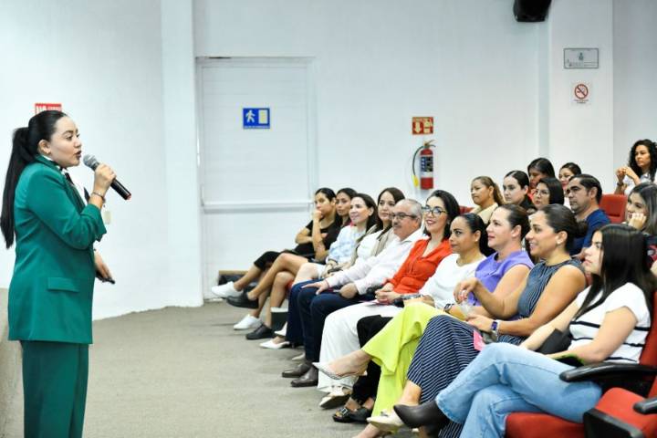 Fomenta UdeC lactancia materna con conferencia y nuevos servicios en su Sala de Lactancia