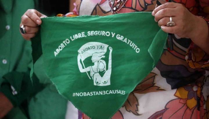 Gobierno pone urgencia a proyecto de aborto