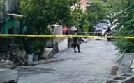 Asesinan a balazos a joven mientras tomaba cerveza afuera de casa al sur de Monterrey