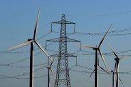 Campaigners call for public inquiry over deadline for pylon consultation