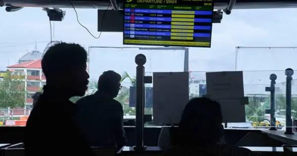 Cientos tratan de salir de Nepal tras desmanes