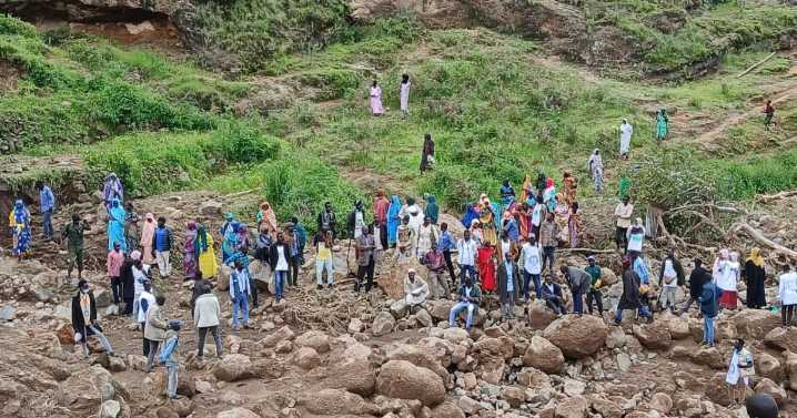 Hundreds of bodies pulled from Darfur landslides as many remain trapped