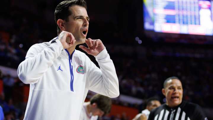 7-foot center Jones Lay commits to Florida basketball
