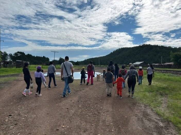 Traslada CONAFE docentes con pobladores desplazados por violencia en la sierra