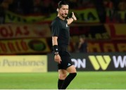 25 Árbitros, 566 tarjetas amarillas, 67 rojas y 30 penaltis