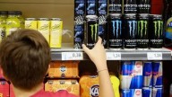 Avanza multa de hasta 226 mil pesos a quien venda bebidas energizantes a menores de edad