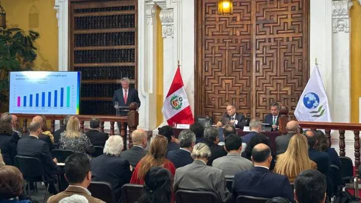 OCDE alerta: déficit fiscal, informalidad y débil recaudación ponen en riesgo el desarrollo del Perú  [VIDEO]