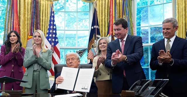 Trump Signs Memo Establishing Task Force to Crack Down on Memphis Crime