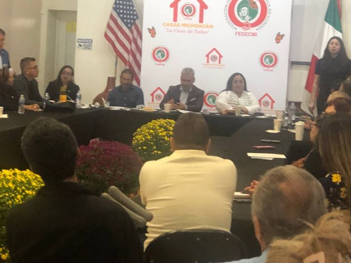 El gobernador michoacano Alfredo Ramírez Bedolla visitó Casa Michoacán en Pilsen