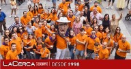 La Comparsa de Gigantes y Cabezudos incorpora un nuevo cabezudo apicultor gracias a la donación de la Peña Escopitos