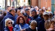 Largas filas para comprar abonos de la Feria taurina del Pilar