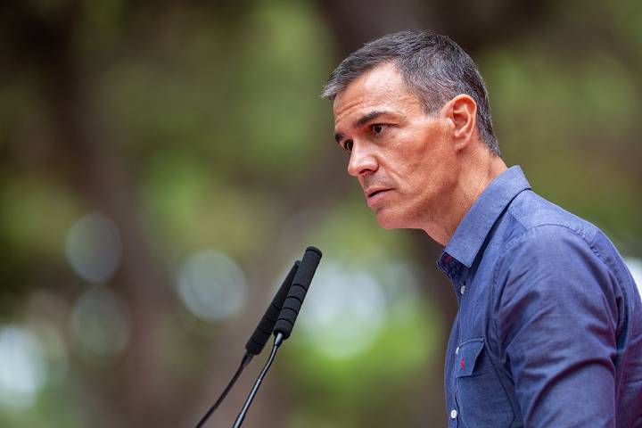 Sánchez confirms 2027 re-election bid amid corruption scandals