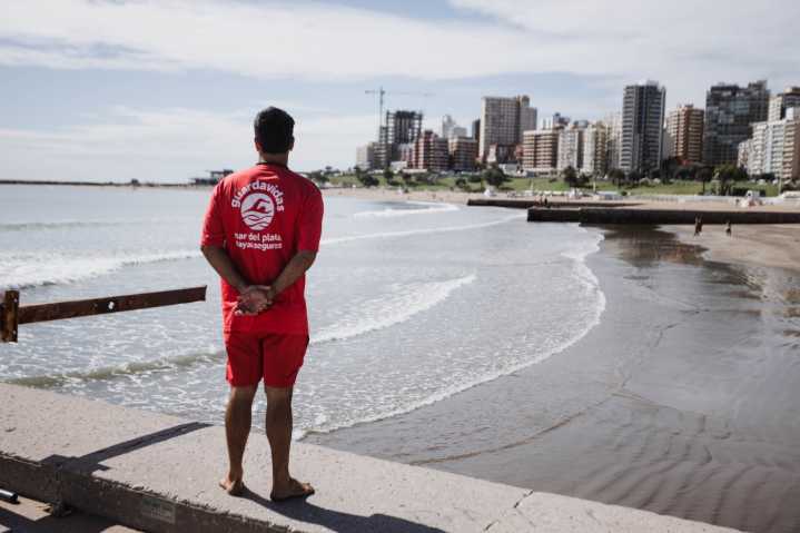 El Ejecutivo pide prorrogar el proceso de municipalización de los guardavidas