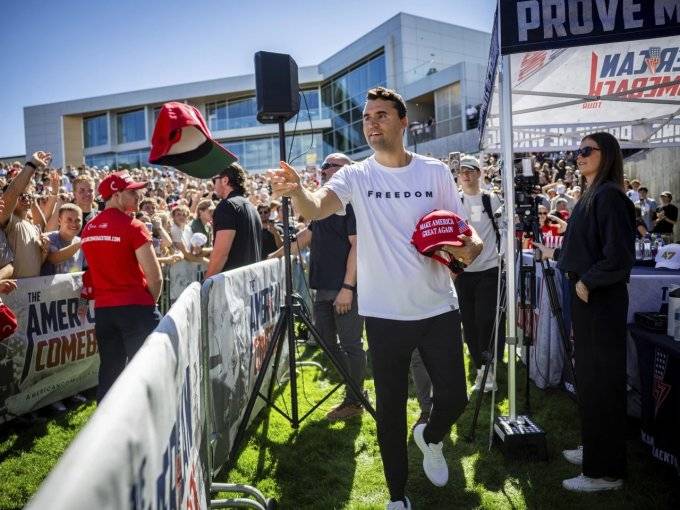 Activista Charlie Kirk muere tras recibir un disparo durante evento en la Universidad del Valle de Utah