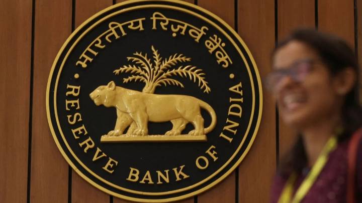 Bank Holiday Today: Are banks open or closed on Tuesday, September 30, for Durga Ashtami/Durga Puja? Check city