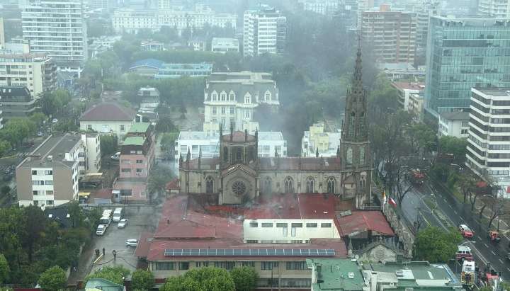 Sobrecalentamiento de aparato eléctrico provocó incendio en Iglesia de los Padres Carmelitas en Viña del Mar