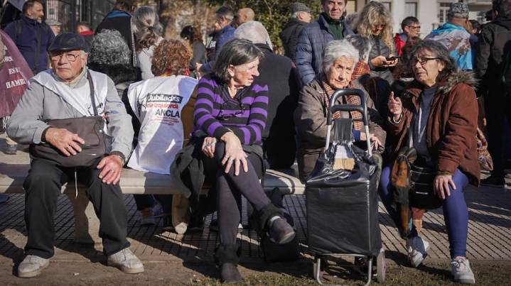 La ANSES confirmó el aumento de 1,8% para las jubilaciones, pensiones y AUH: cuánto cobran en octubre