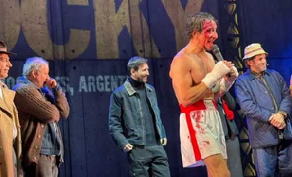 Messi fue a bancar a Nico Vázquez en su obra de teatro: "Te había prometido que iba a venir"
