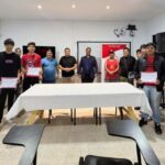 Entrega de certificados de capacitación en el...