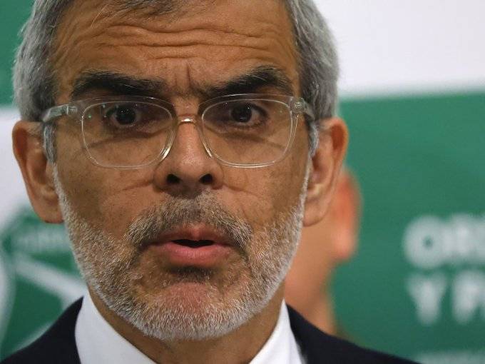 Diputados emplazan a ministro Cordero: Lo acusan de ausentarse a 8 sesiones por "tragedias en el fútbol"