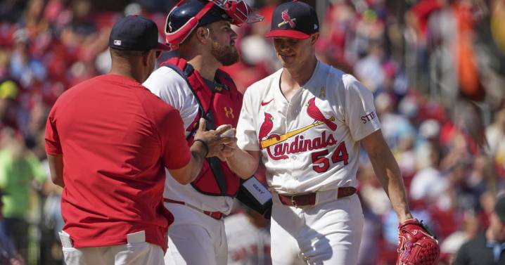 Gray takes no-hit bid into 6th as Cards beat Giants 4