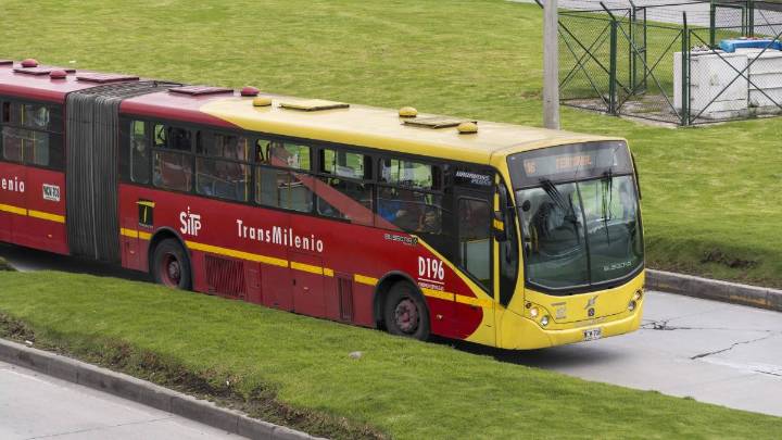Una persona murió en Transmilenio en plena hora pico, ¿qué fue lo que pasó?