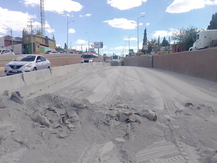 Trabajó Gobierno Municipal en limpieza de cemento en el periférico de la Juventud