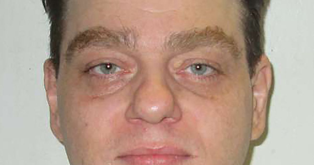 Death Row murderer dies 'foaming at the mouth' in brutal nitrogen gas execution