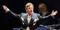 Así es la rutina fitness de Elton John: qué come y cómo se ejercita para mantenerse saludable