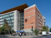 Dos estudiantes fueron apuñalados en riña al interior de la Universidad Central en Santiago