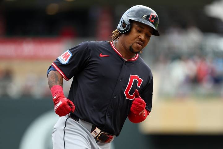 Deadspin | Guardians blank Twins, cut Tigers' Central lead to 1 1/2