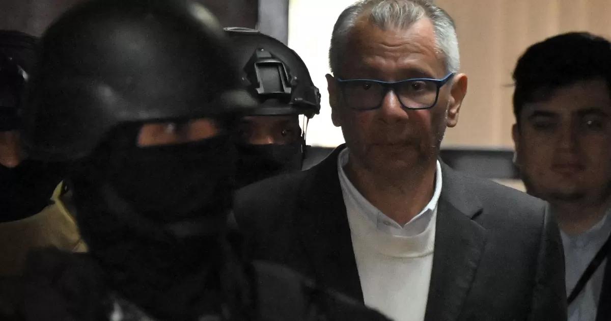 Ecuador niega que Jorge Glas haya recibido la nacionalidad colombiana; Petro borró el tuit