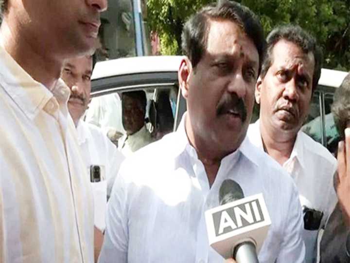 TN BJP chief Nainar Nagendran visits Karur hospital post stampede