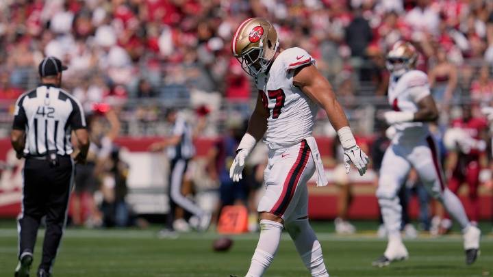 49ers' Nick Bosa exits win vs. Cardinals with knee injury, gives thumbs