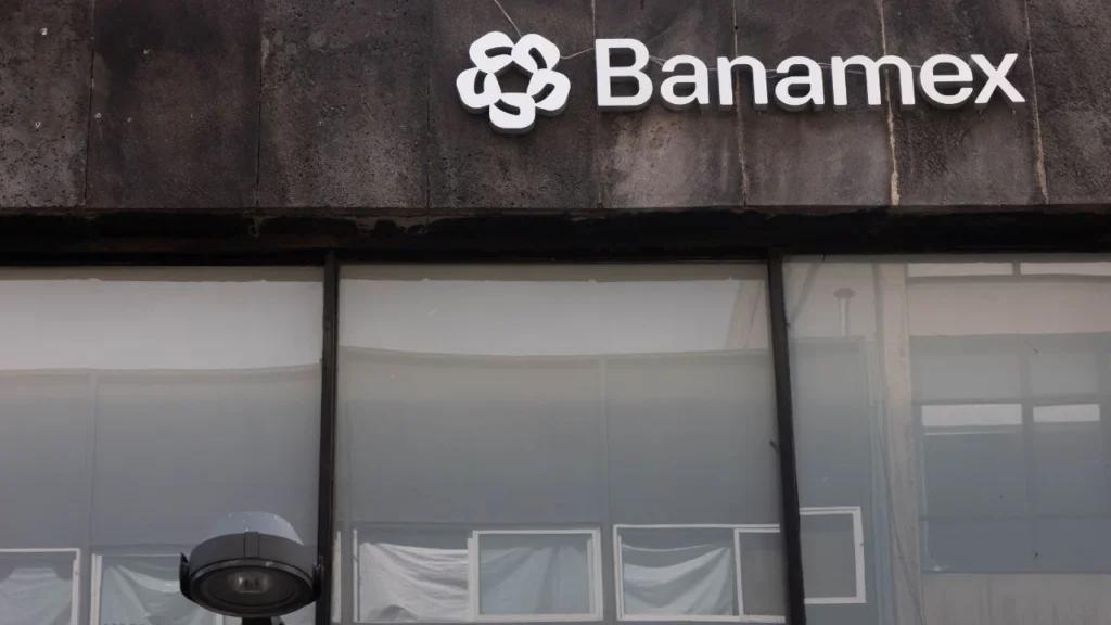 Pagan 2.3 billones de dólares por fracción de Banamex