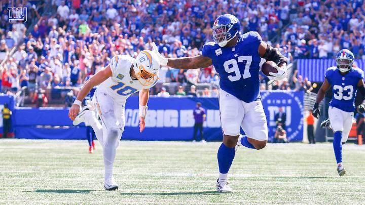 📸 Game Photos: Giants host Chargers in Week 4