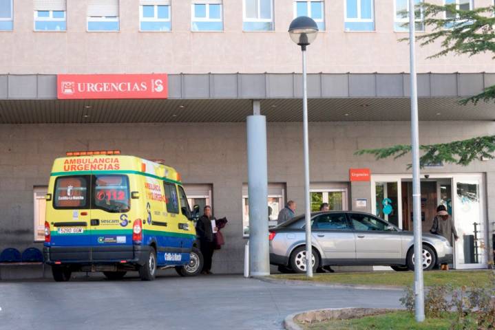 Un vehículo se da a la fuga tras chocar con otro en Cuenca