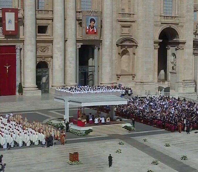 Carlo Acutis  es el primer santo millenial,  canonizado este domingo por el papa León XIV