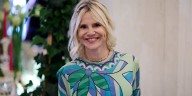 Eugenia Martínez de Irujo estrena el vestido bohemio con transparencias más bonito para llevar en entretiempo