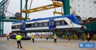 Fabricados en China: Desembarcan los cinco nuevos trenes que reforzarán la flota de EFE en Valparaíso