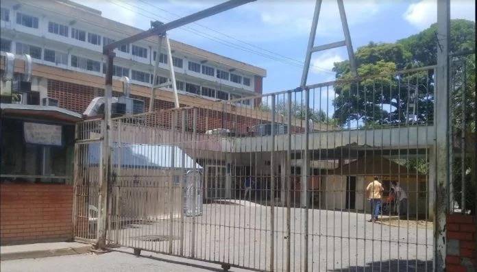 Mató a su hijastro de una puñalada en el cuello durante una discusión familiar en Miranda