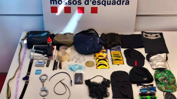 Detenido en Castelldefels un agresor sexual que actuaba disfrazado para atacar a sus víctimas