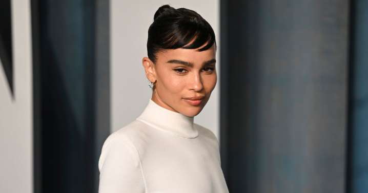Side-Swept Bangs Haircut Trend Is Coming Back