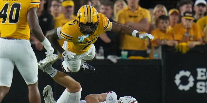 Pribula completes Missouri-record 21 straight passes, No. 20 Tigers beat UMass