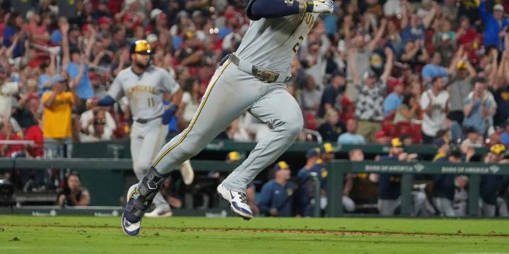 Brewers beat Cardinals 3-2 in extra innings, Magic Number now 1 in NL Central