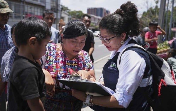 Juez le prohíbe al gobierno de Trump deportar de inmediato a niños guatemaltecos
